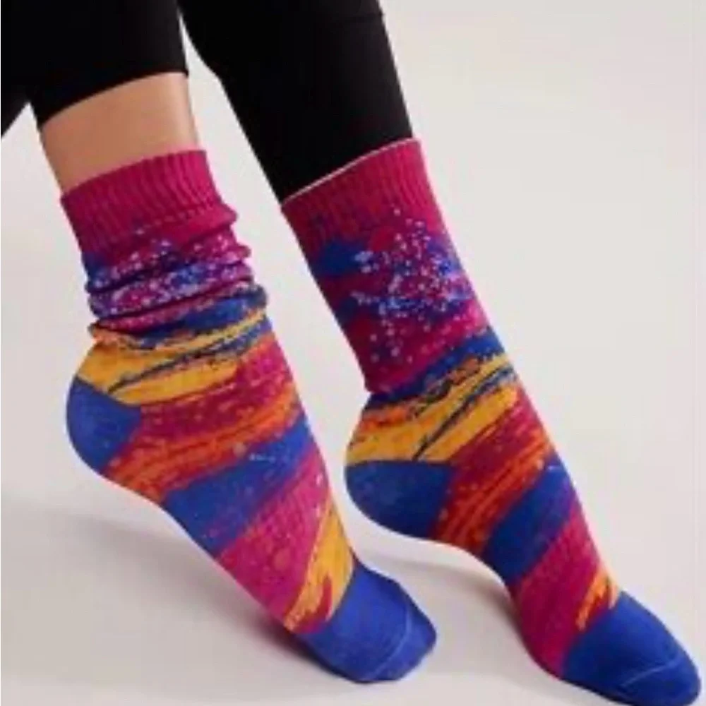 FP Movement Vibrant Splatter Surge Ribbed Knit Crew Length Hike Socks